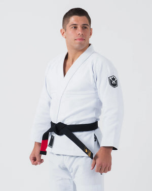 Kimono Brazilian Jiu Jitsu Balistico 4.0 poza facuta de aproape pe un model din lateral fata stanga