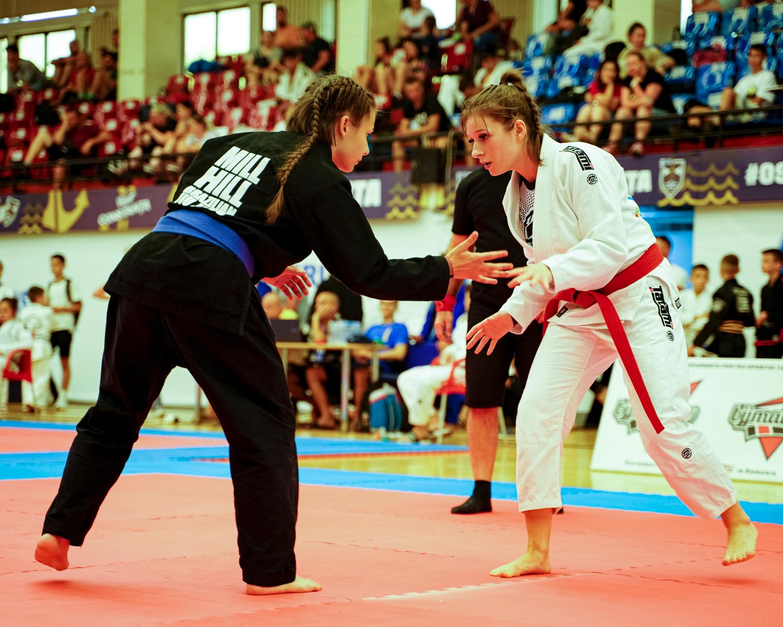 "Luna Femeii" pe BJJmall.ro: Alexandra Boros (16 ani) de la Ronin Training Academy practica BJJ de 6 ani!