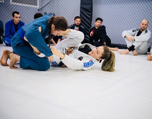 "Luna Femeii" cu Vera Caunii: Orice femeie ar trebui să încerce măcar un antrenament de BJJ