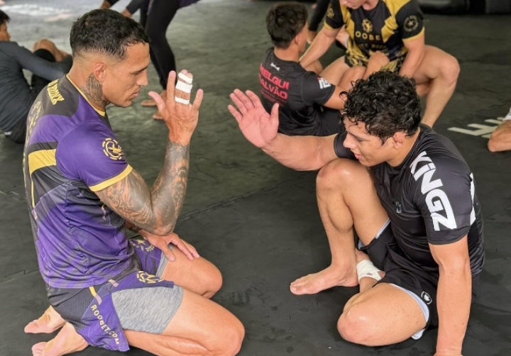 Cum decurge o sesiune de BJJ dintre un fost campion UFC si un campion in BJJ?