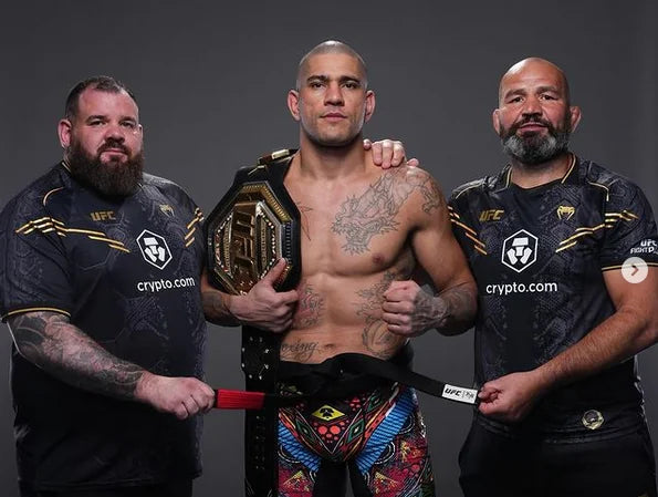 Alex 'Poatan' Pereira a devenit centura neagra in BJJ dupa ce si-a aparat centura de campion in UFC! (VIDEO)