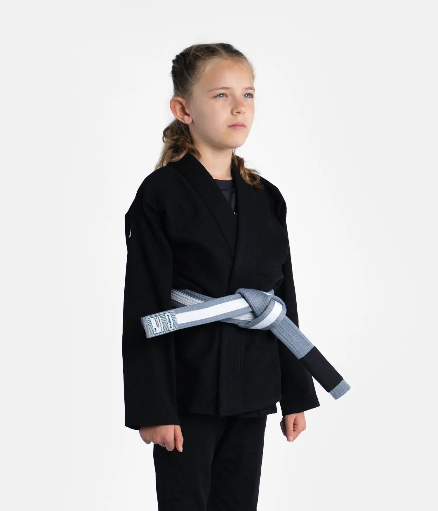 Kimono Brazilian Jiu Jitsu PROGRESS Copii Negru poza facuta din dreapta modelului 