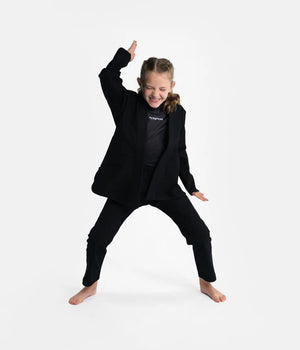 Kimono Brazilian Jiu Jitsu PROGRESS Copii Negru poza facuta din fata modelului