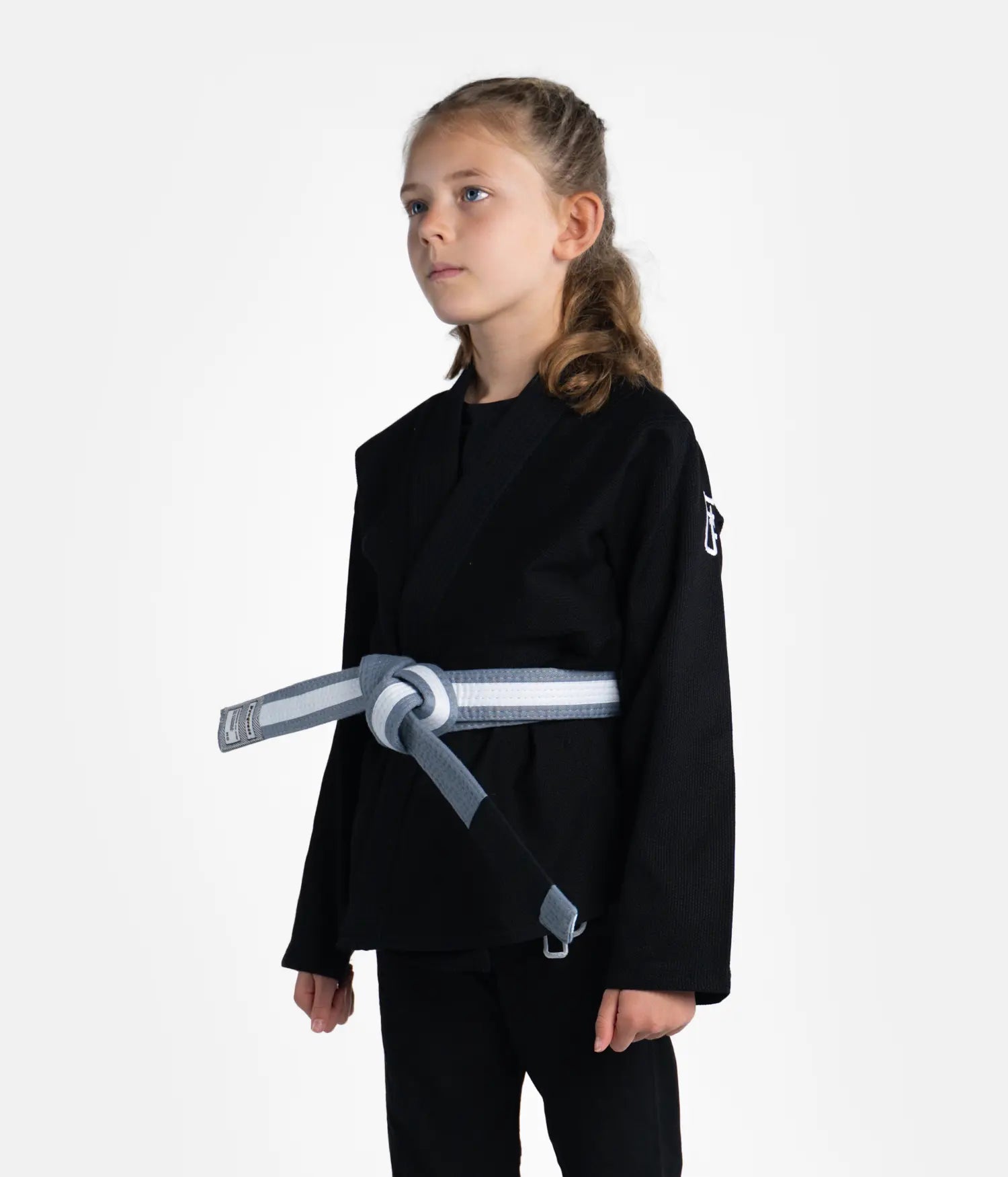 Kimono Brazilian Jiu Jitsu PROGRESS Copii Negru poza facuta din stanga modelului